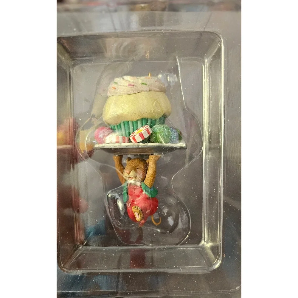 Carlton Cards Heirloom Mouse with Cupcake Lighted Christmas Ornament 1990s Boxed